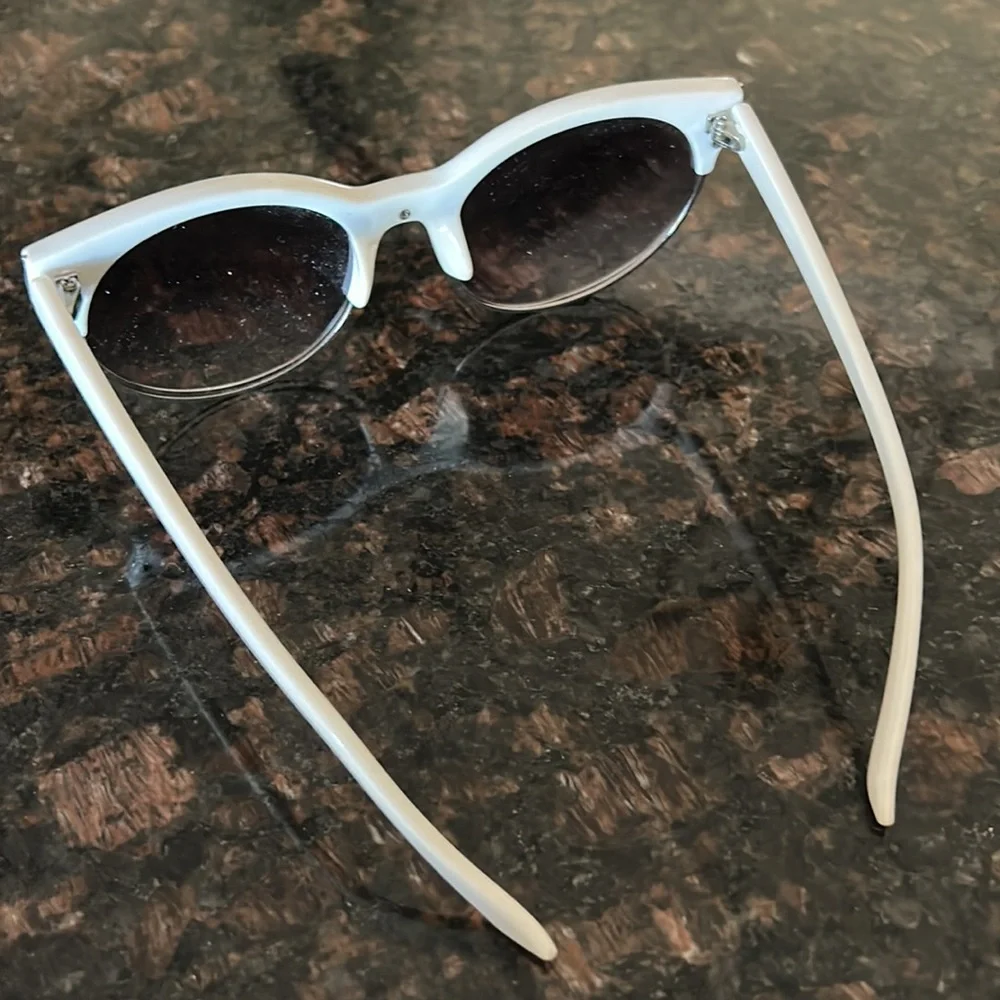 Sunglasses child size white frame cat eye from Fabkids